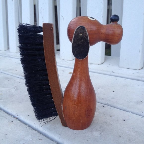 Novelty Retro Antique Dog-Shaped Valet Clothing Lint Brush - Picture 1 of 7